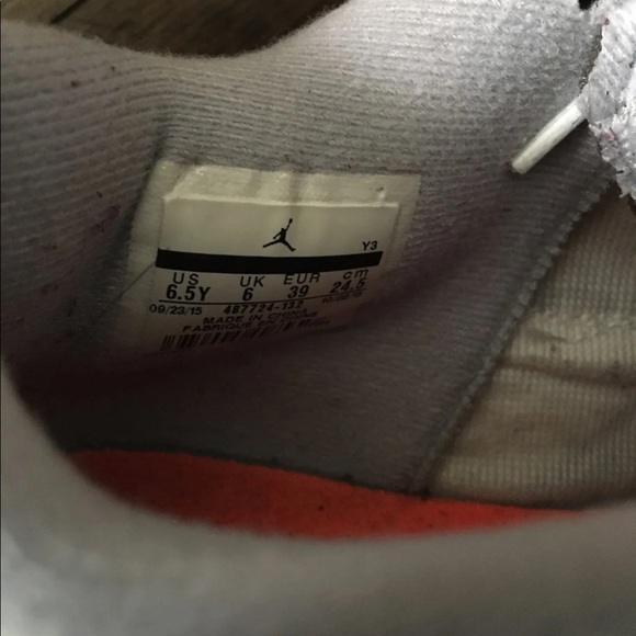 Jordan 4 - Picture 5 of 8